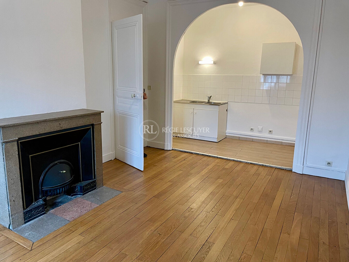 Agence immobilière de 
 REGIE LESCUYER ET ASSOCIES Lyon 6eme - REGIE LESCUYER ET ASSOCIES 
