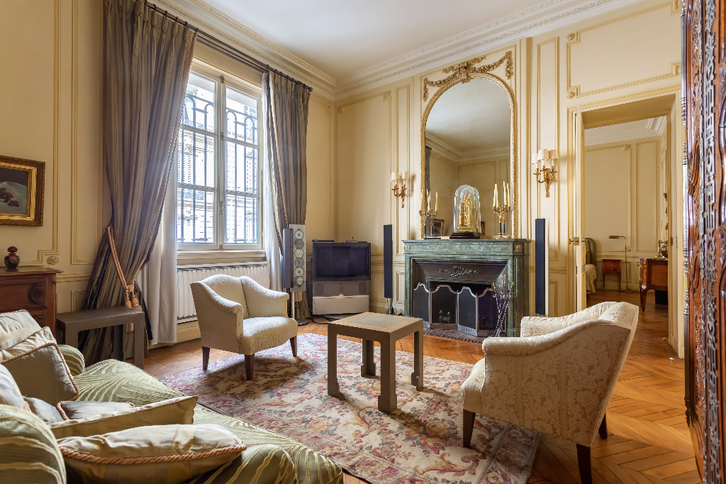 Vente Appartement de 4 pièces 126 m² - PARIS 75008 | REZ DE CHAUSSEE.COM - AR photo1