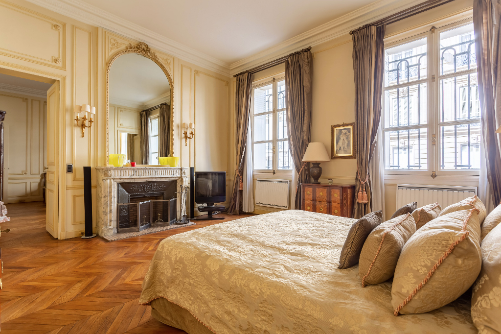 Vente Appartement de 4 pièces 126 m² - PARIS 75008 | REZ DE CHAUSSEE.COM - AR photo2