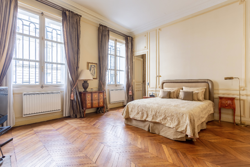 Vente Appartement de 4 pièces 126 m² - PARIS 75008 | REZ DE CHAUSSEE.COM - AR photo3