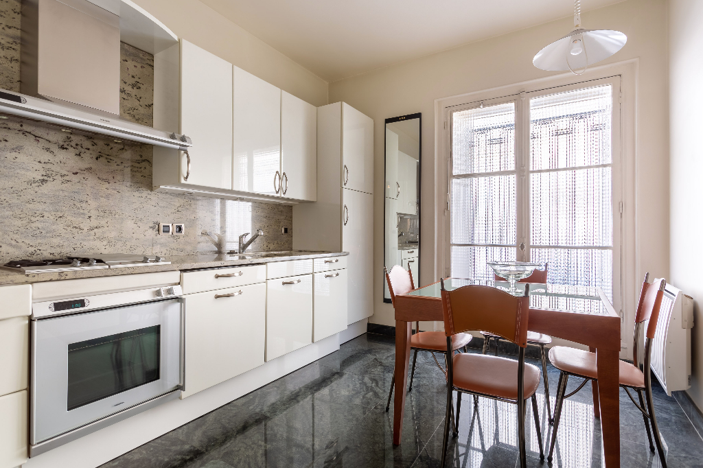 Vente Appartement de 4 pièces 126 m² - PARIS 75008 | REZ DE CHAUSSEE.COM - AR photo5