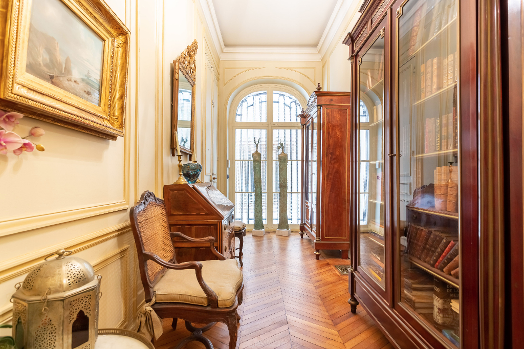 Vente Appartement de 4 pièces 126 m² - PARIS 75008 | REZ DE CHAUSSEE.COM - AR photo6