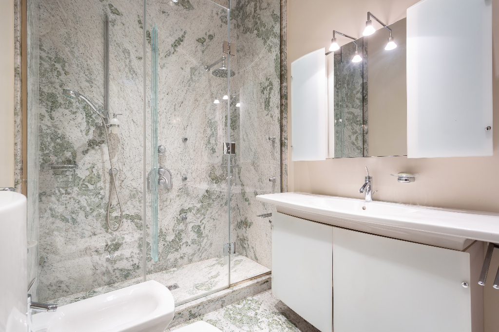 Vente Appartement de 4 pièces 126 m² - PARIS 75008 | REZ DE CHAUSSEE.COM - AR photo8