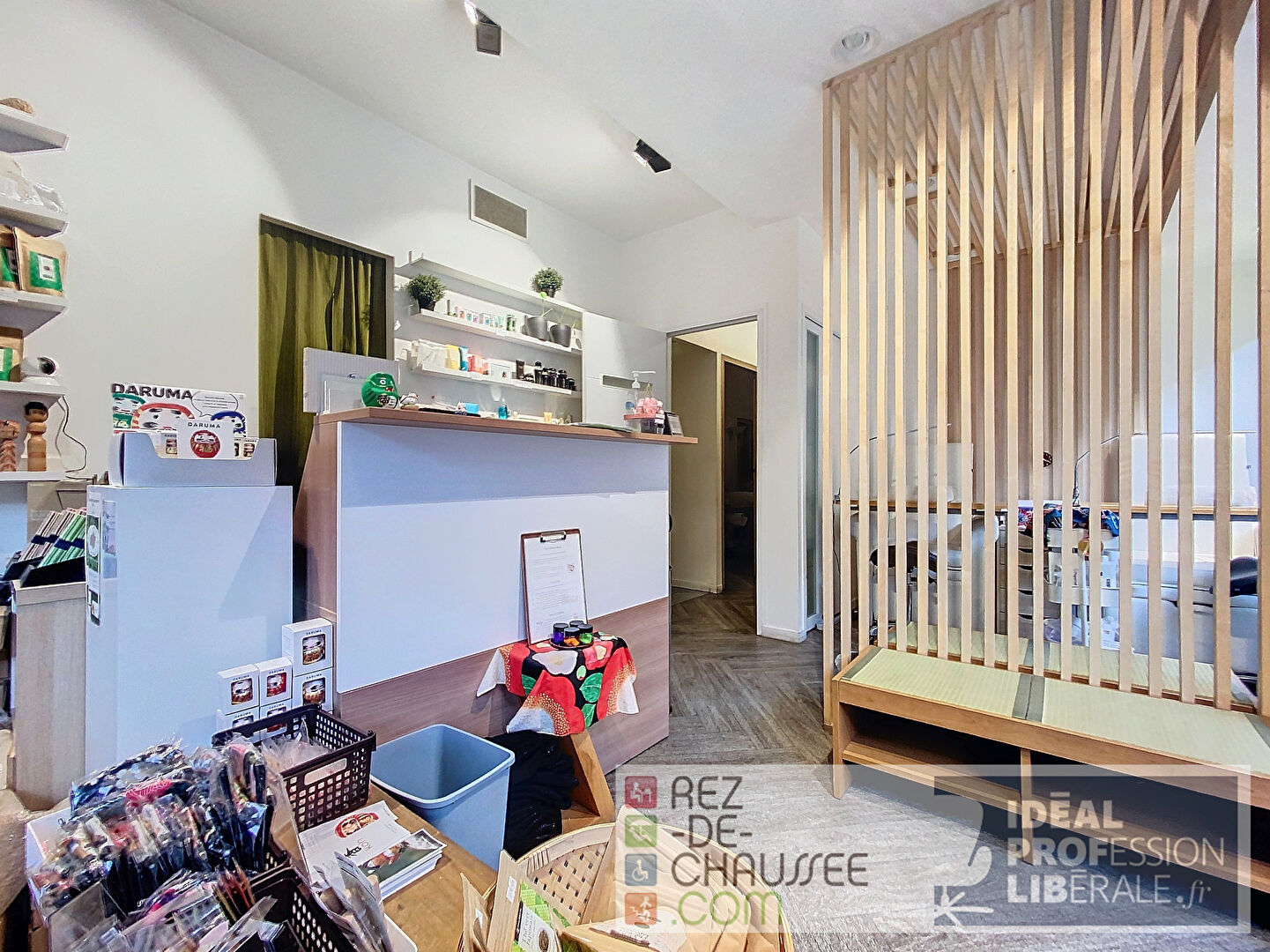 Boutique avec vitrine d'angle à Paris 15 — photo 4