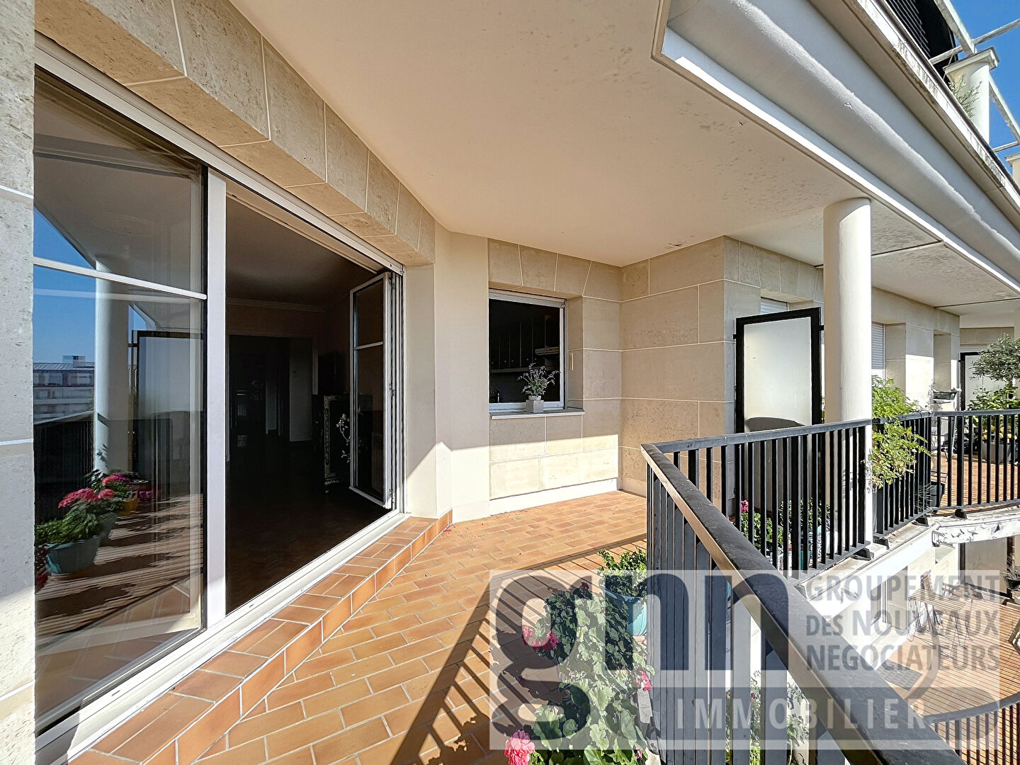BEL APPARTEMENT FAMILIAL AVEC CAVE ET PARKING