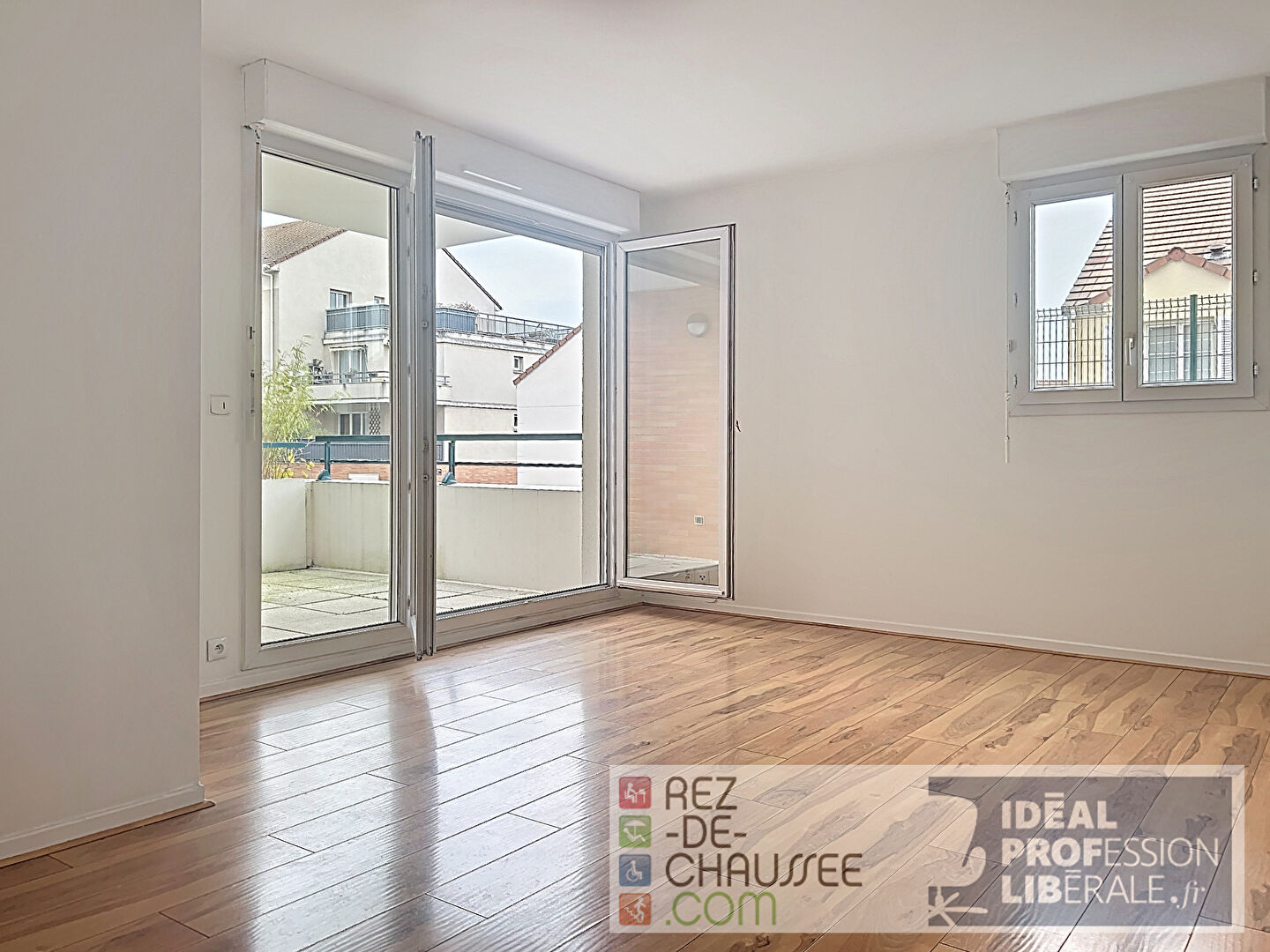 Cabinet  AVEC TERRASSE ET BALCON.