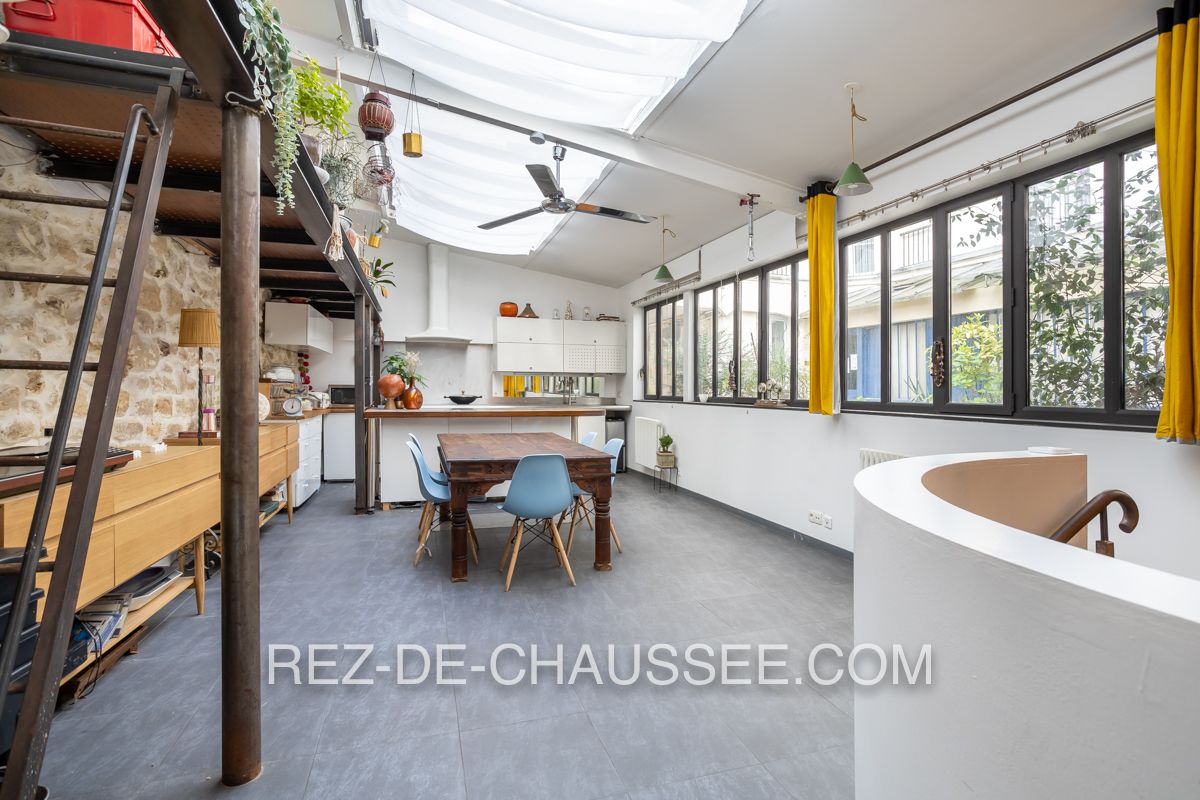 REPUBLIQUE APPARTEMENT AVEC ATELIER D'ARTISTE
