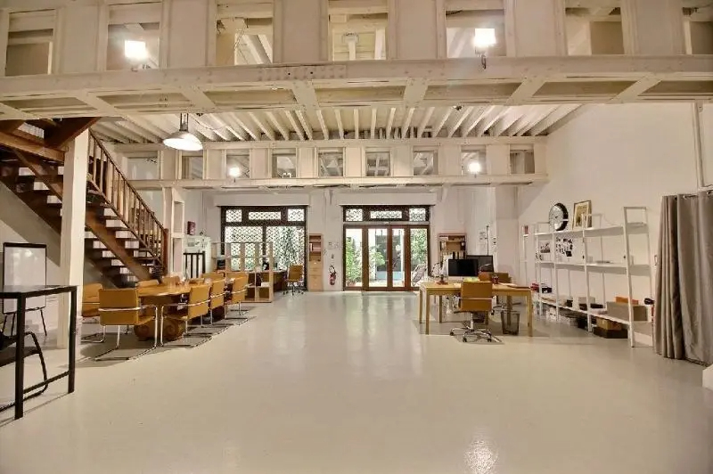 BUTTES AUX CAILLES LOCAL AUX BEAUX VOLUMES