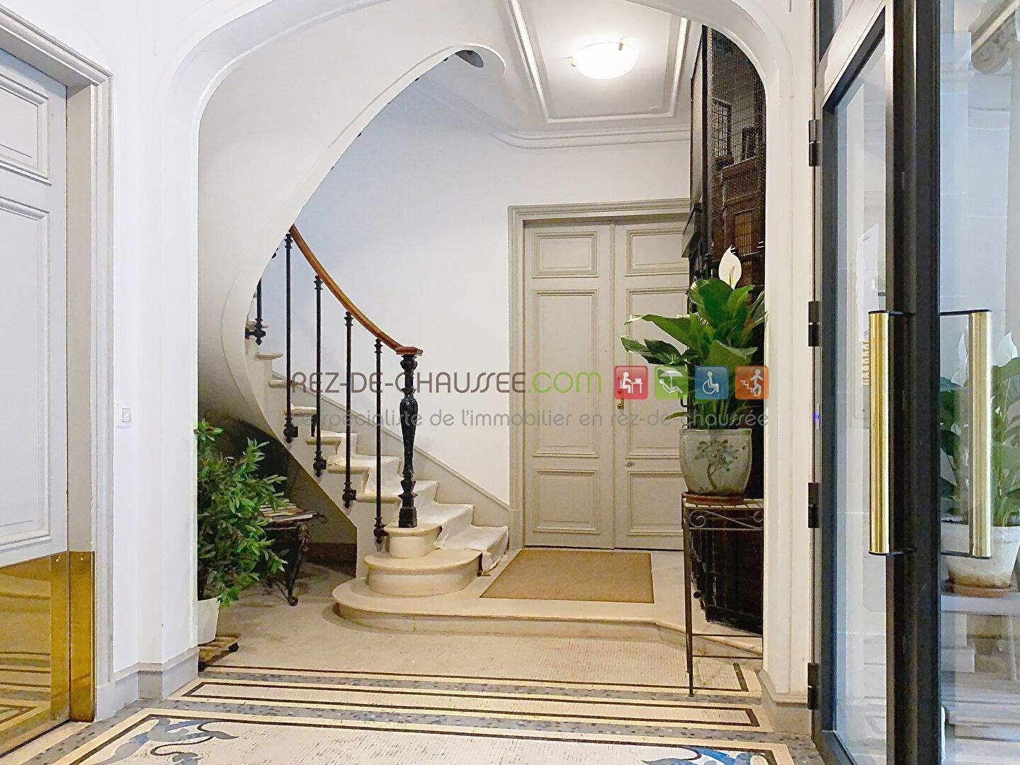 APPARTEMENT 5 PIECES A RENOVER AVENUE DE LA BOURDONNAIS