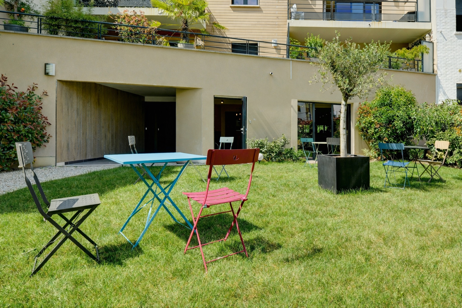 SUPERBE APPARTEMENT STYLE LOFT AVEC JARDIN