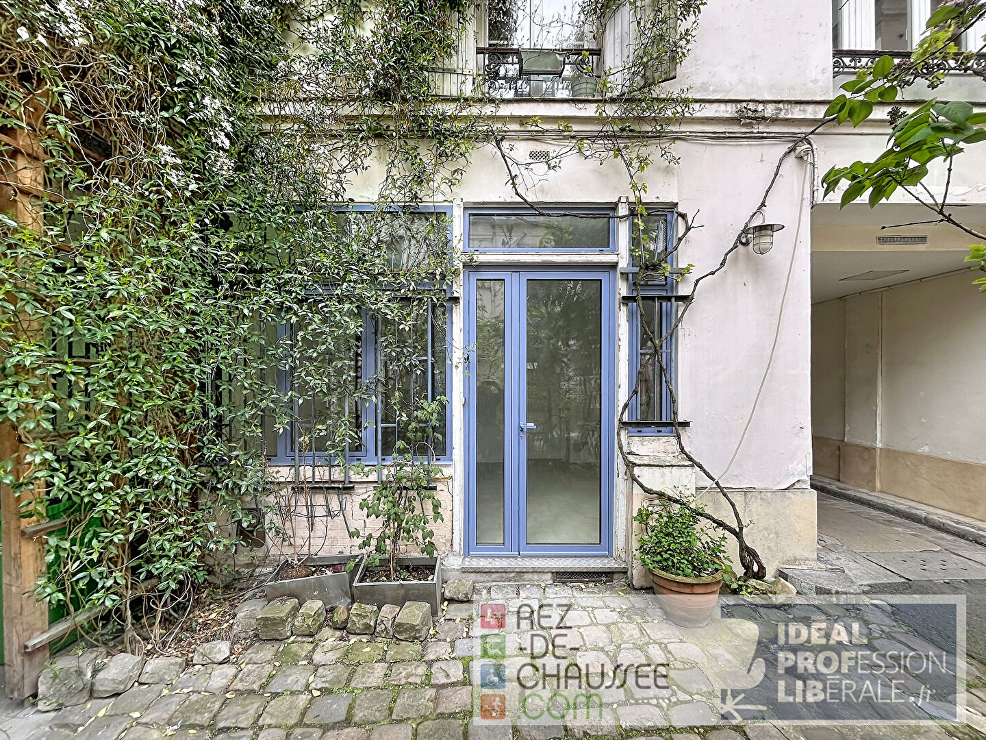 Beau local de bureaux sur cour arborée à Paris 18 — photo 2