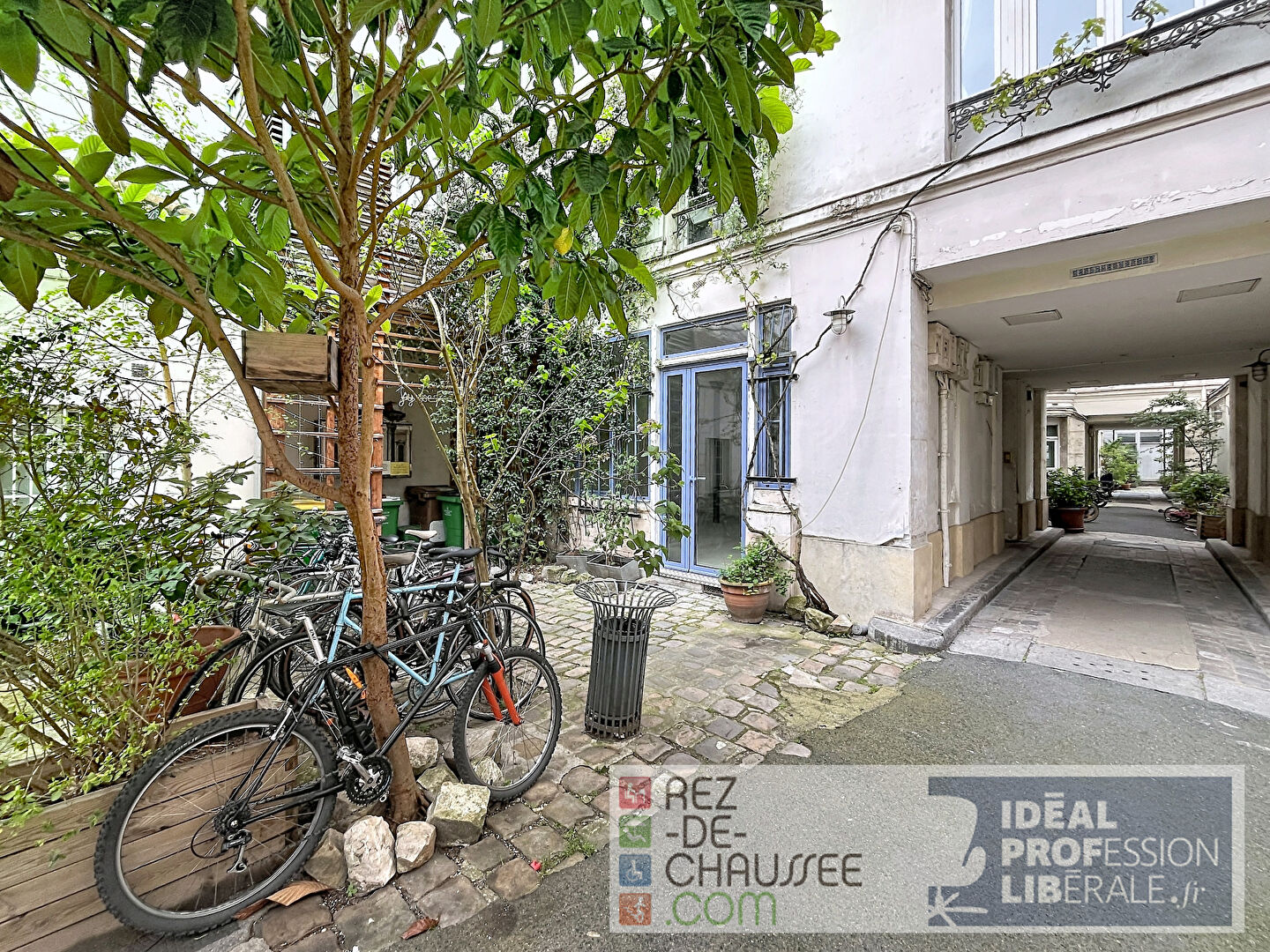 Beau local de bureaux sur cour arborée à Paris 18 — photo 6