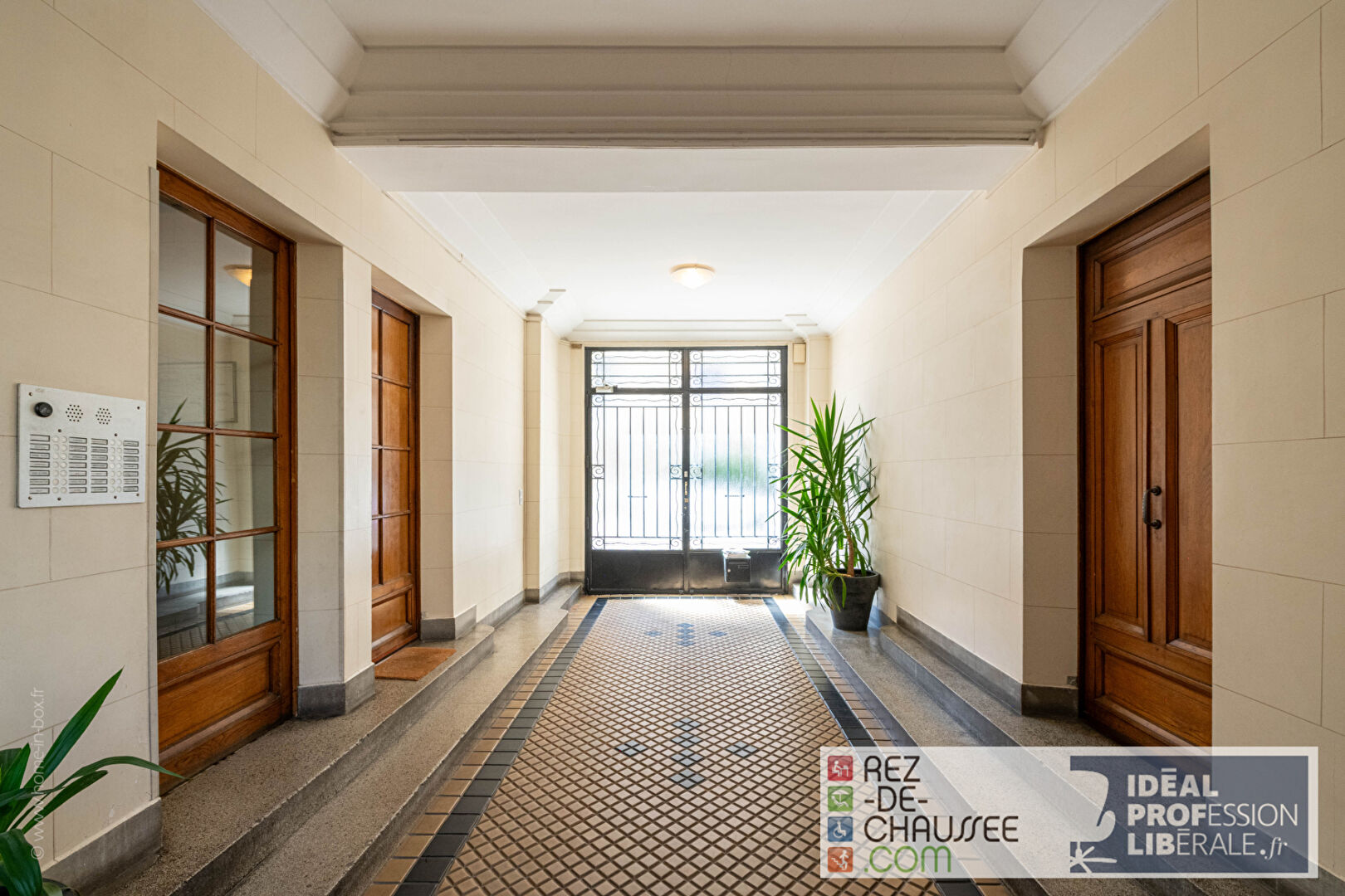 ESCUDIER - ESPACE EN RDC