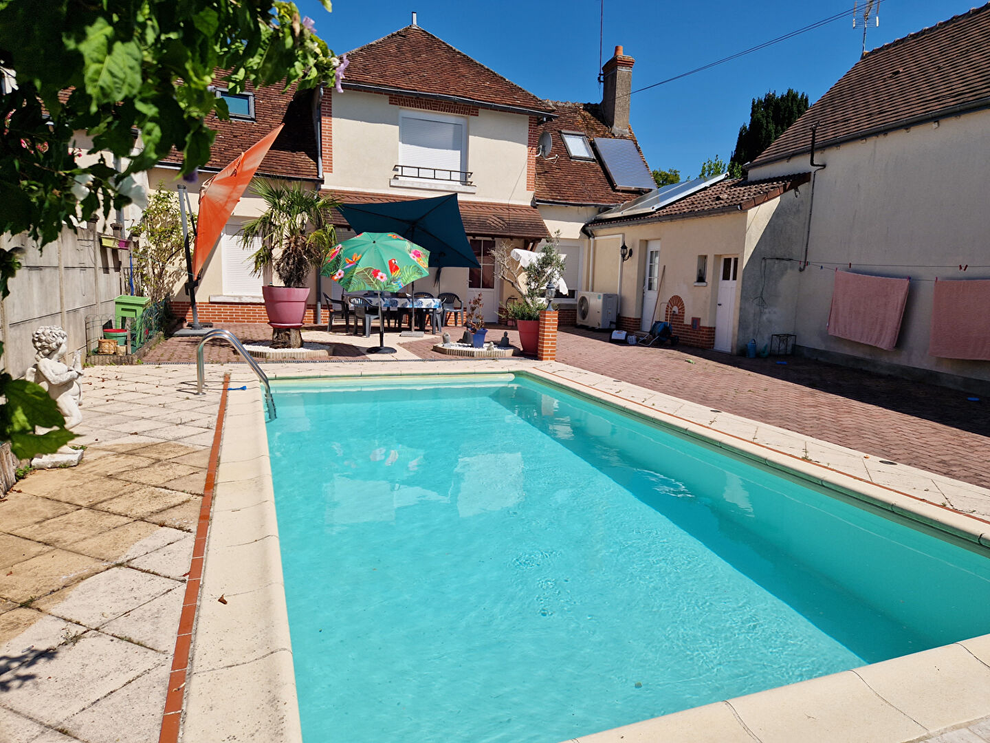 A SELLES SUR CHER MAISON CENTRE VILLE AVEC PISCINE