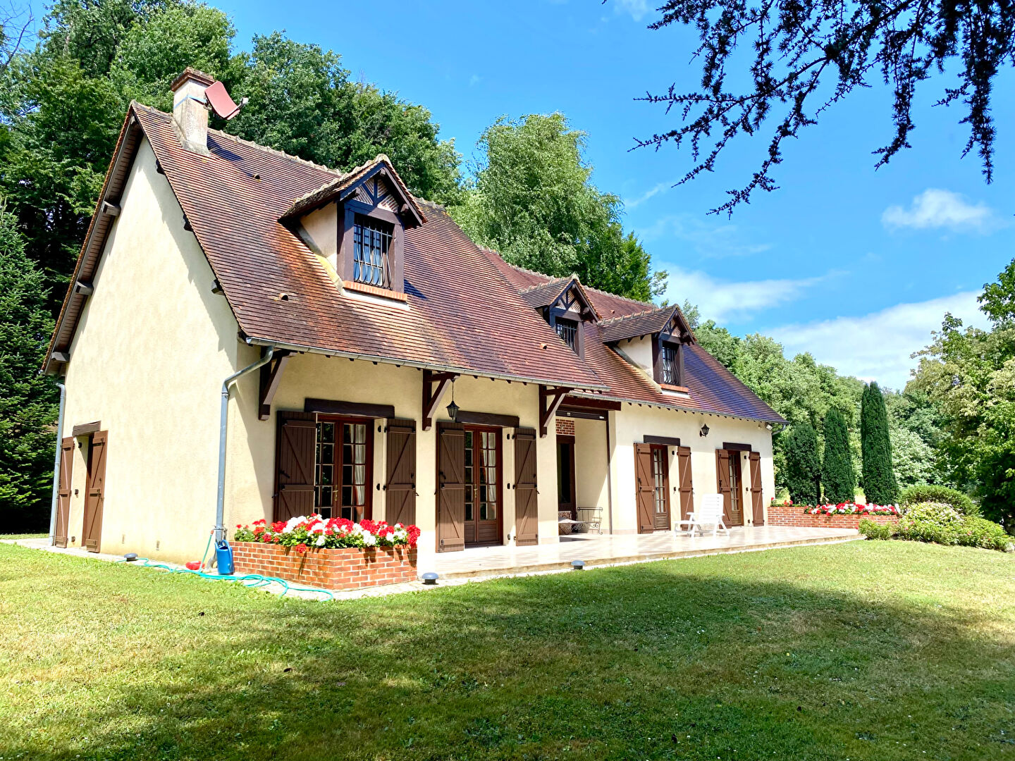 Maison, écuries, chenils sur 2 hectares à Mareuil Sur Cher