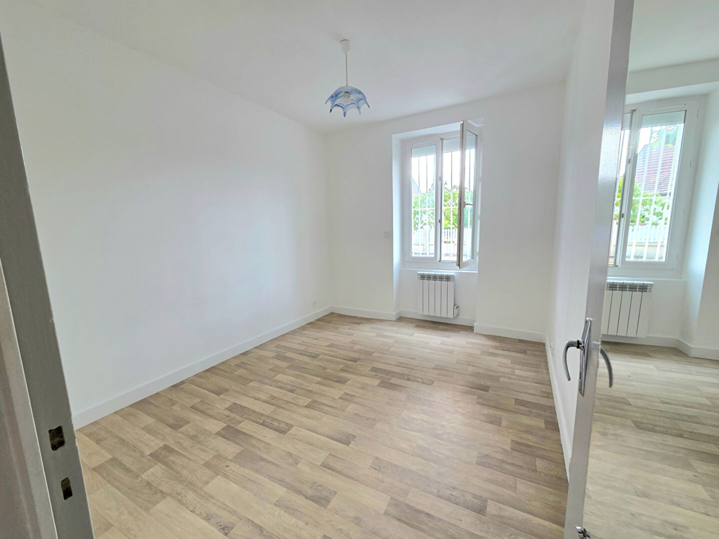 Photo Centre ville avec garage - 41 m²- 393 m² de terrain image 5/6