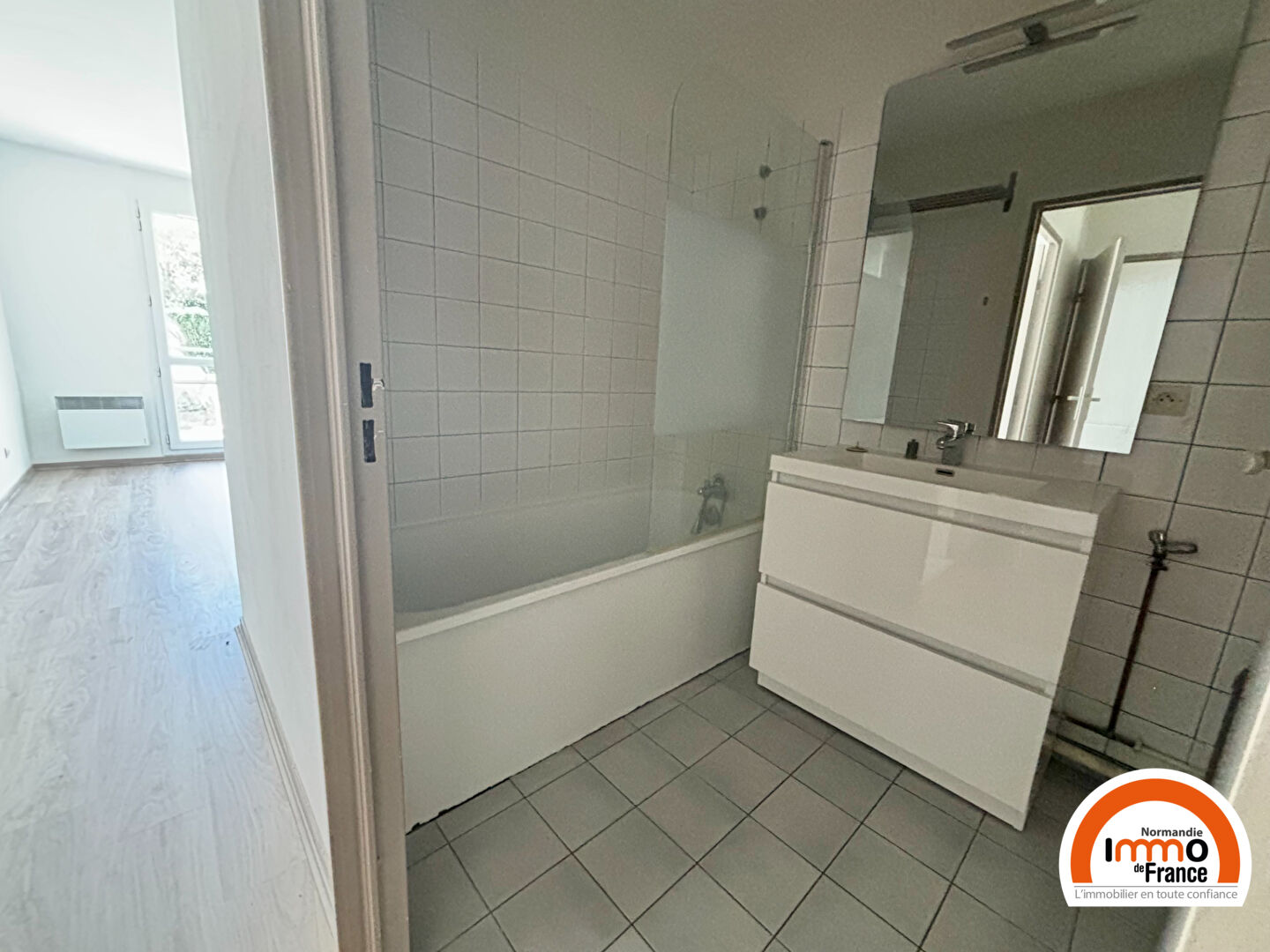 Photo ROUEN PROCHE DU CHU / LYCEE JEANNE D'ARC - F3 de 64,50 m²  avec terrasse et garage fermé image 5/6