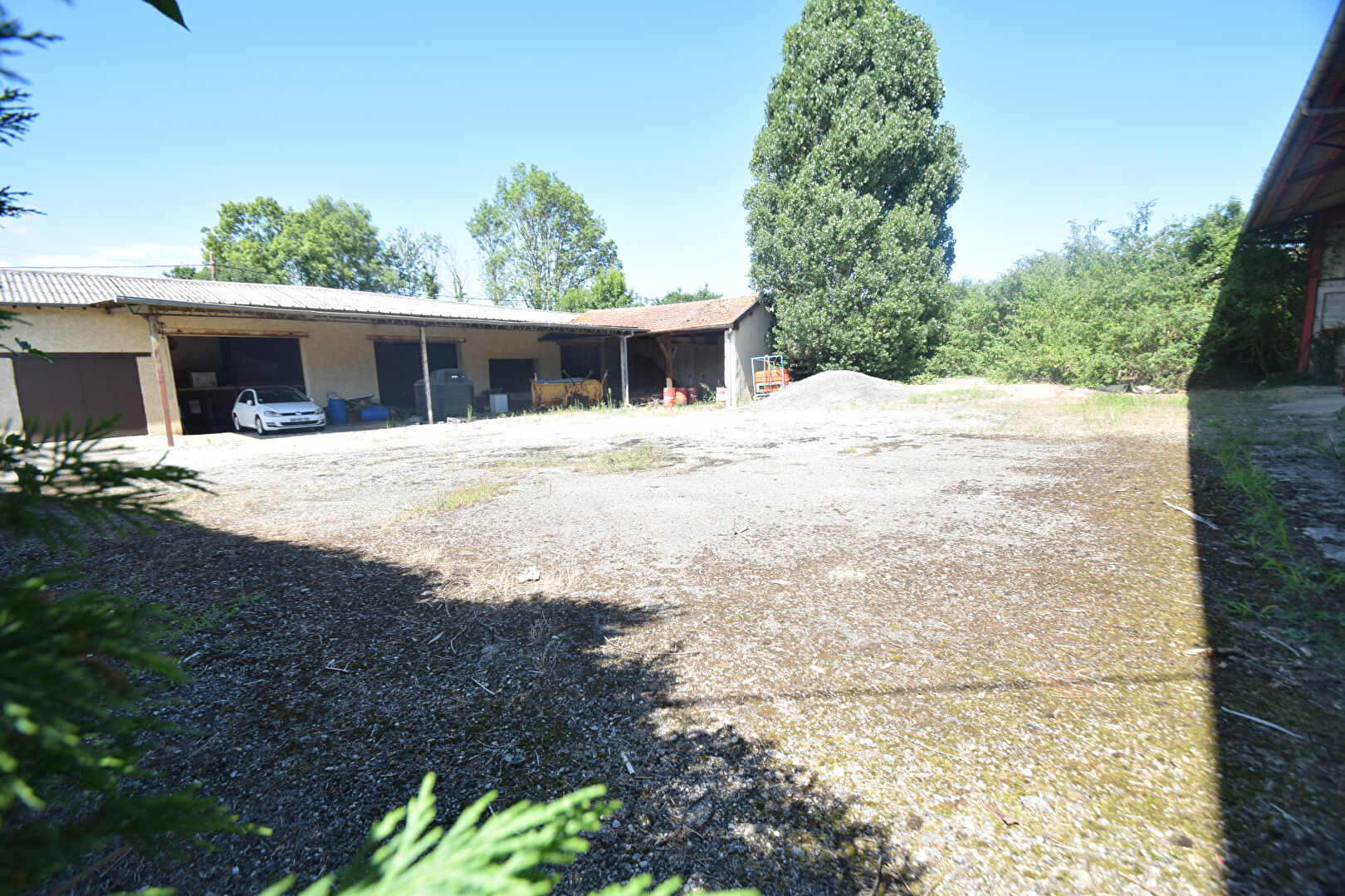 Photo Décines (69150) Maison ancienne de 158m2 avec grand terrain et dépendances image 4/6