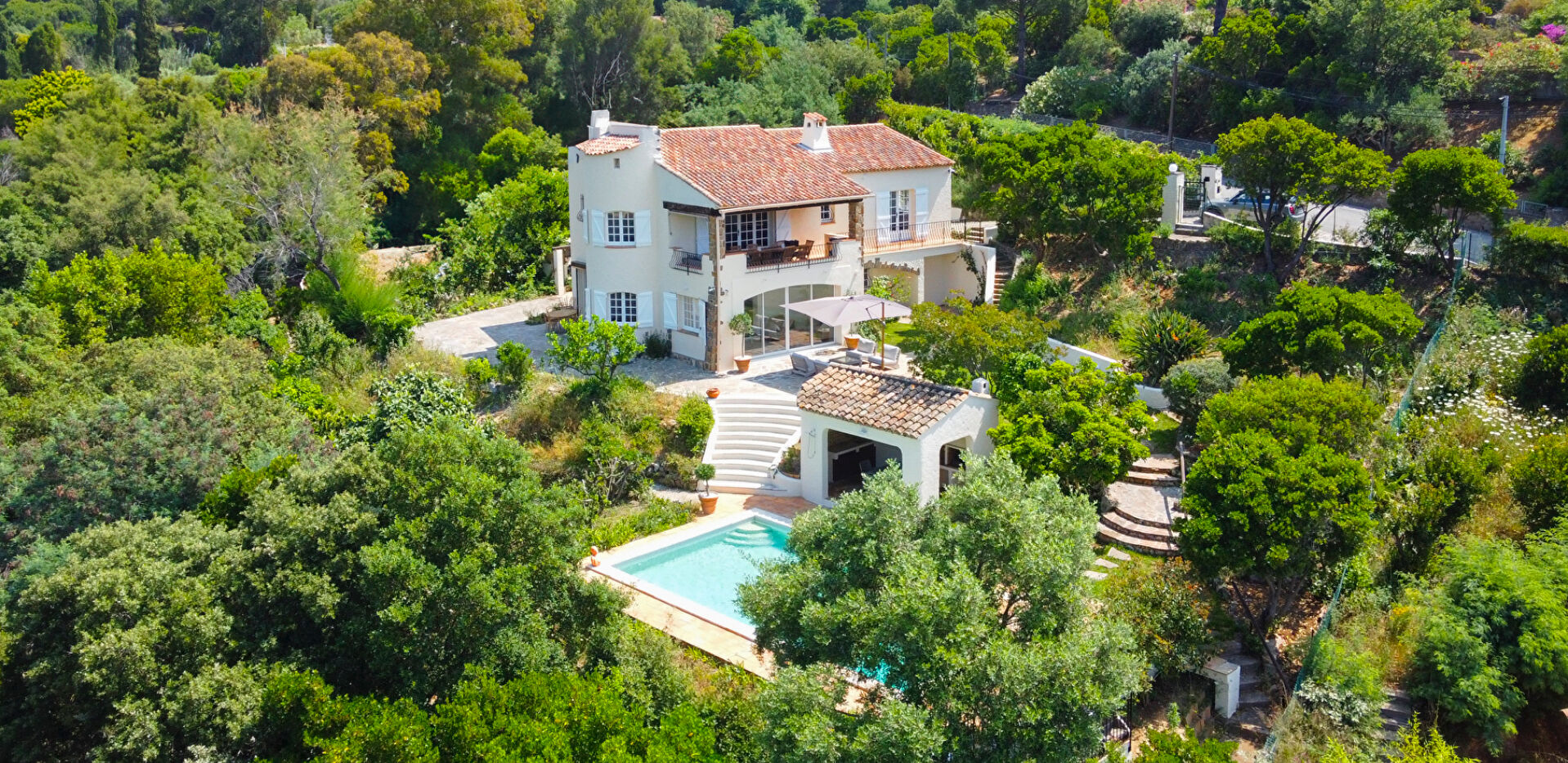 La Croix-Valmer - Barbigoua, 1km des plages, magnifique mas provençal.