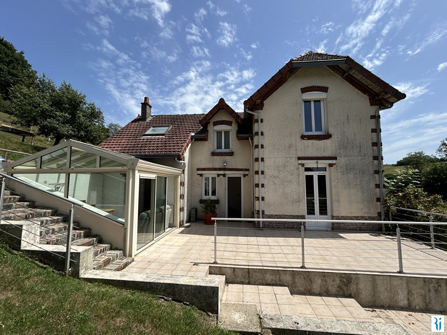 A vendre maison individuelle Barentin 4 chambres, jardin et garage indépendant.