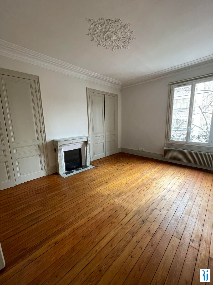 F3 de 81m² - Place Saint Marc - Cave