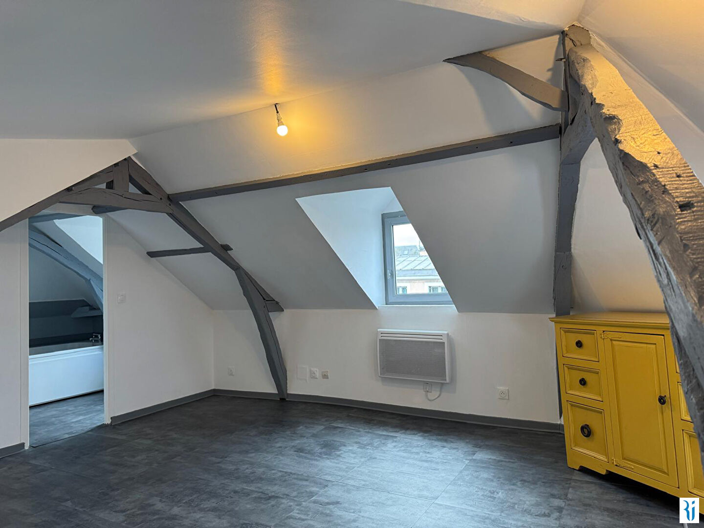 A vendre Bois Guillaume F1bis 23m2 carrez (43m² au sol) loué