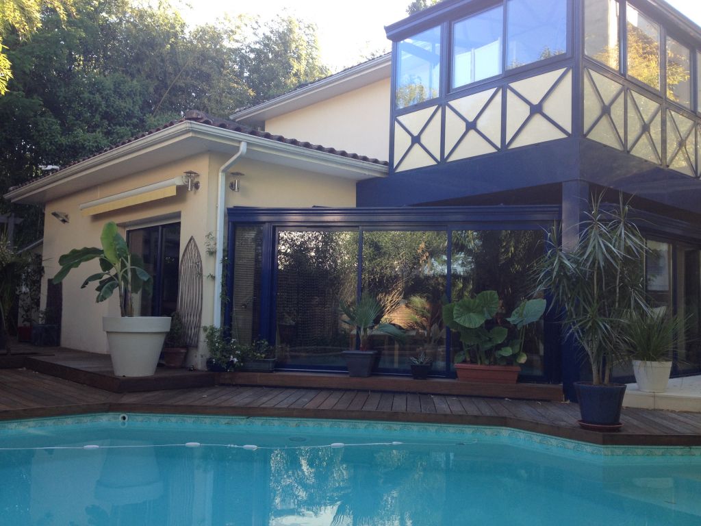 Photo MAISON D'ARCHITECTE ET CONTEMPORAINE AVEC GRANDE TERRASSE,PISCINE ET JACUZZI - BORDEAUX image 5/6