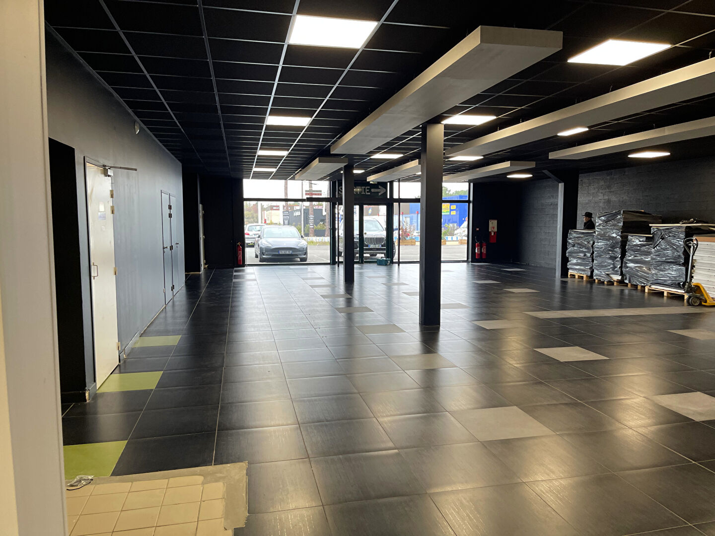 Photo Local commercial 480 m²  - PESSAC image 2/6
