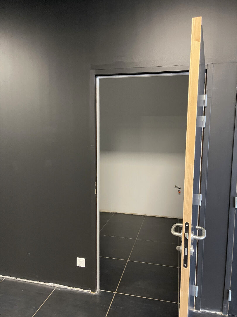 Photo Local commercial 480 m²  - PESSAC image 6/6