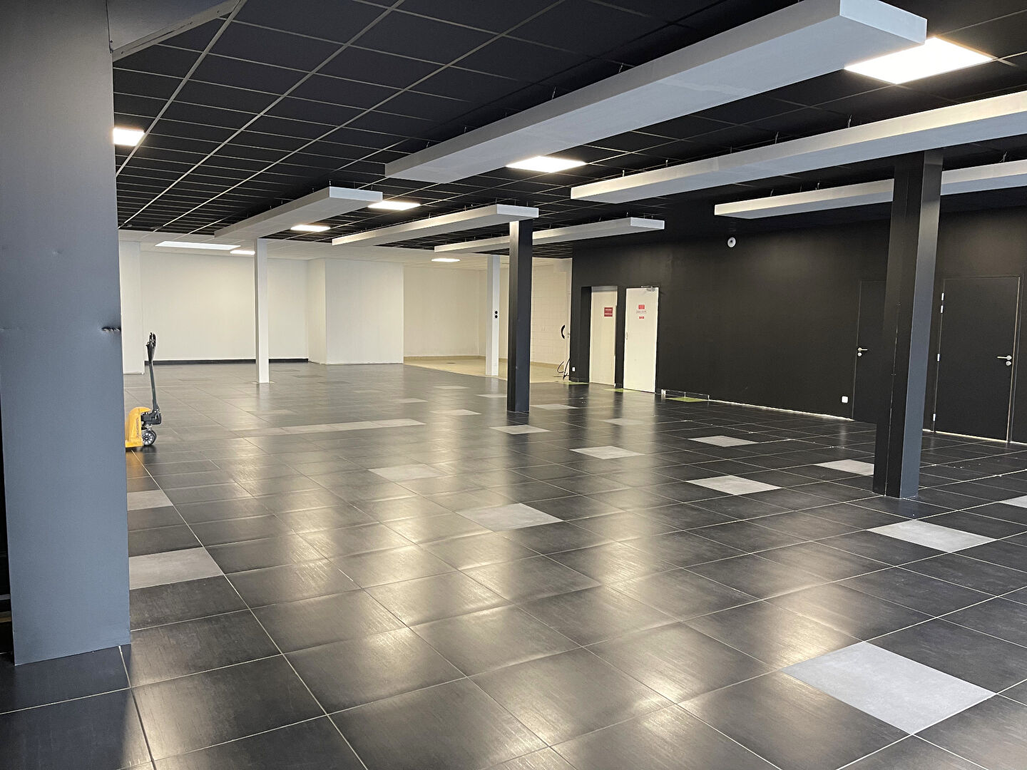 Photo Local commercial 480 m2 - Pessac image 3/6