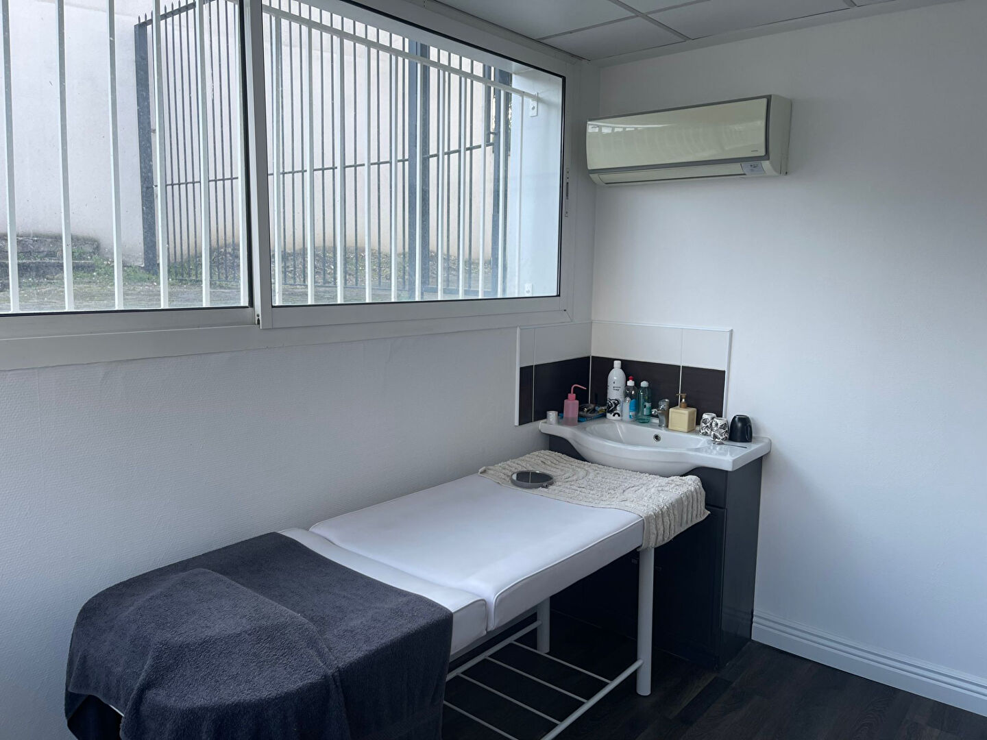 Photo Local pour activité de beauté - Le Haillan image 3/6