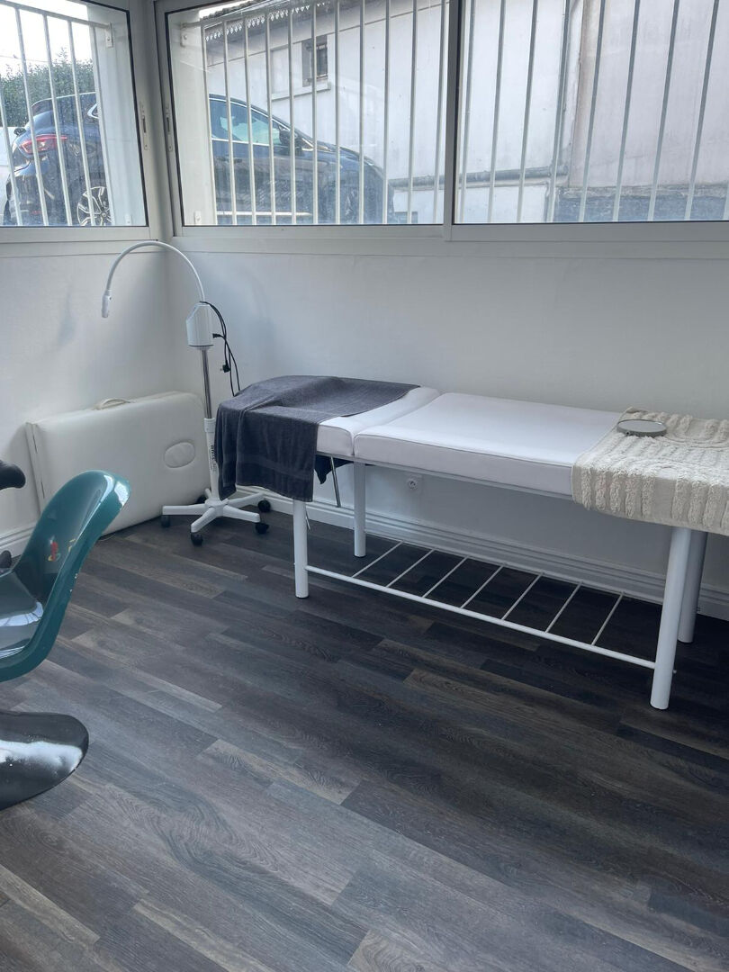 Photo Local pour activité de beauté - Le Haillan image 5/6