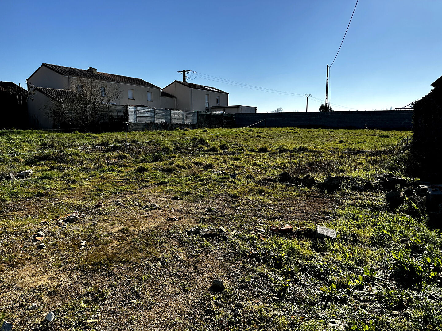 Photo LES SORINIERES : EXCLUSIVITE : Terrain  situé en village premier rideau image 2/3