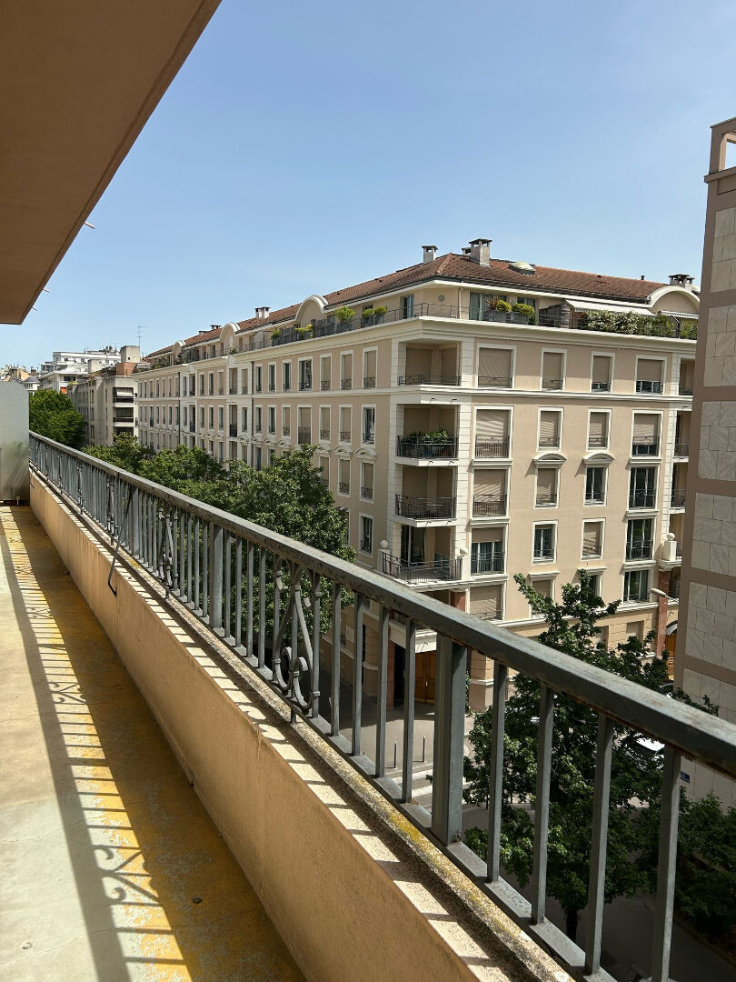 Photo A VENDRE T4 105M2 AVEC BALCON LYON 69006 image 2/6