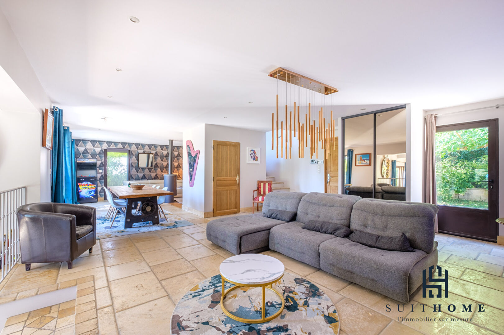 A vendre maison 175 m²  à Saint Romain Au Mont D Or, piscine et terrain clos et arboré