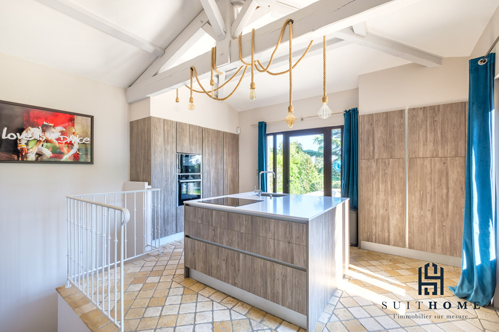 A vendre maison 175 m²  à Saint Romain Au Mont D Or, piscine et terrain clos et arboré