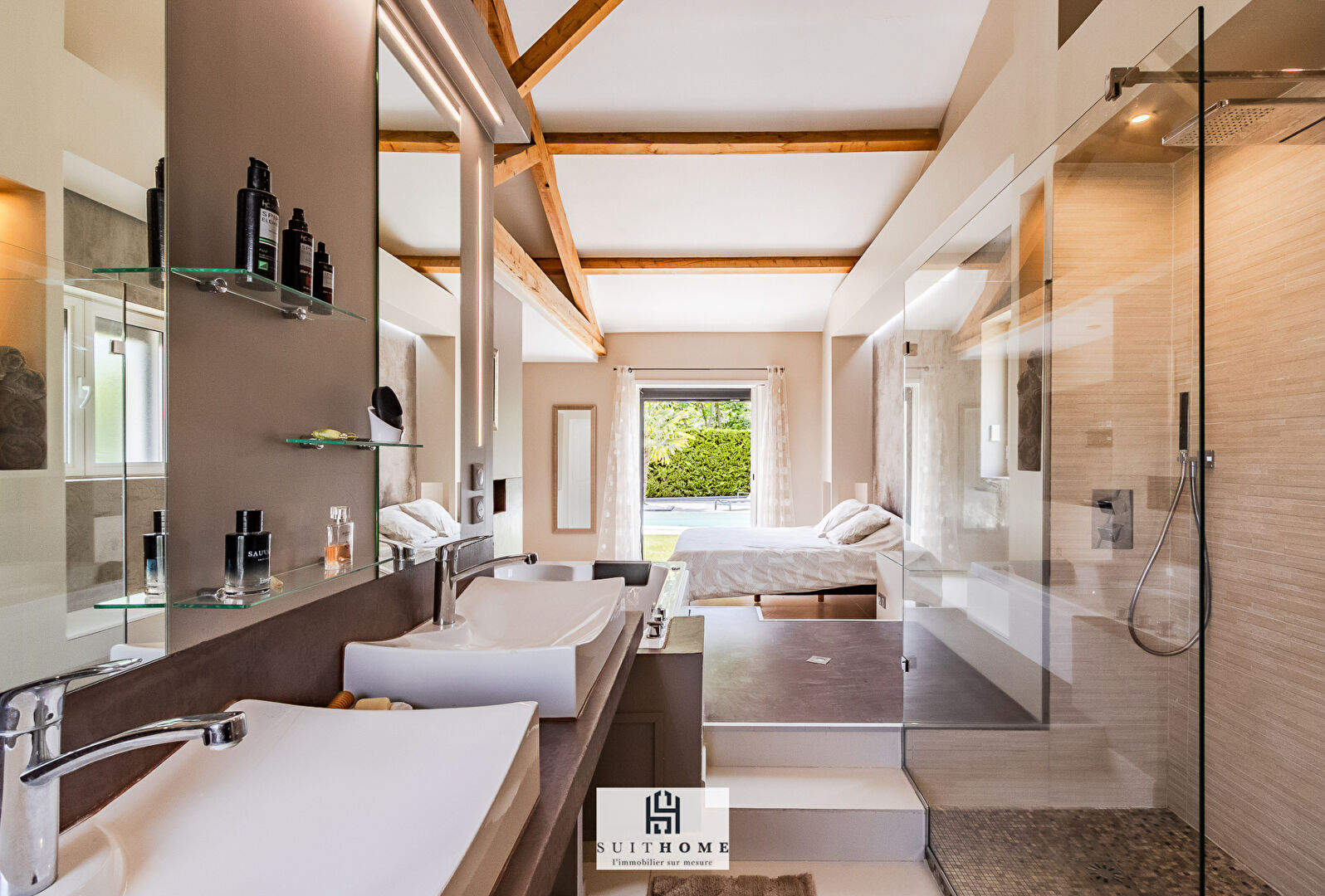 Photo Très grande maison avec piscine au calme en fond d'impasse à vendre image 2/6