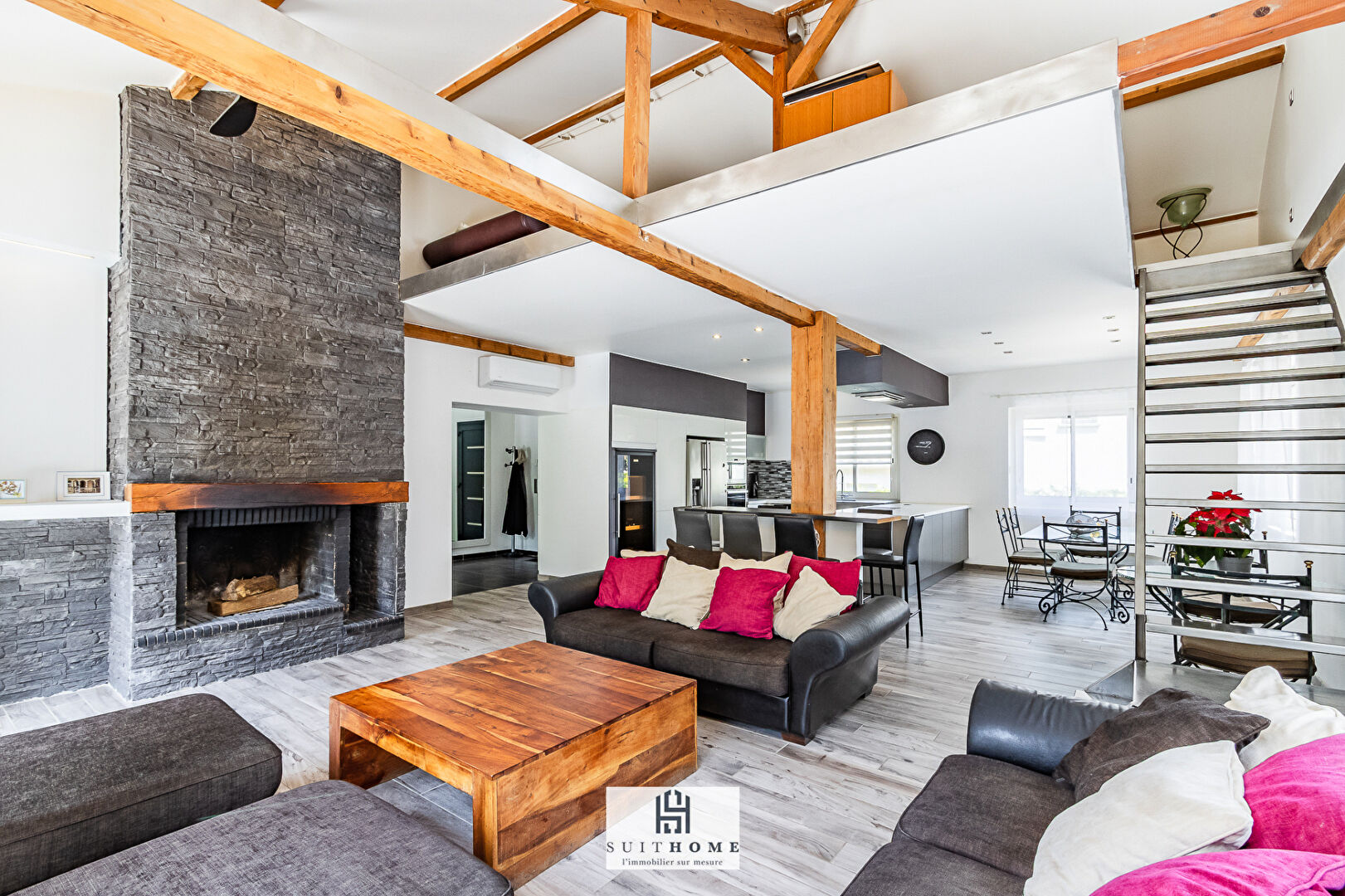 Photo Très grande maison avec piscine au calme en fond d'impasse à vendre image 3/6