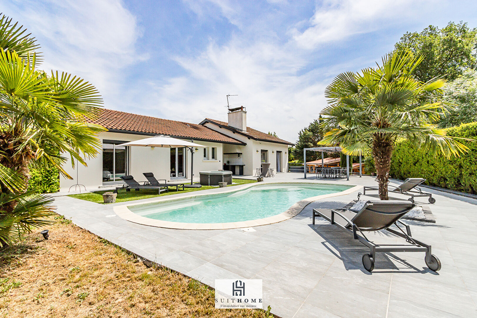 Photo Très grande maison avec piscine au calme en fond d'impasse à vendre image 4/6