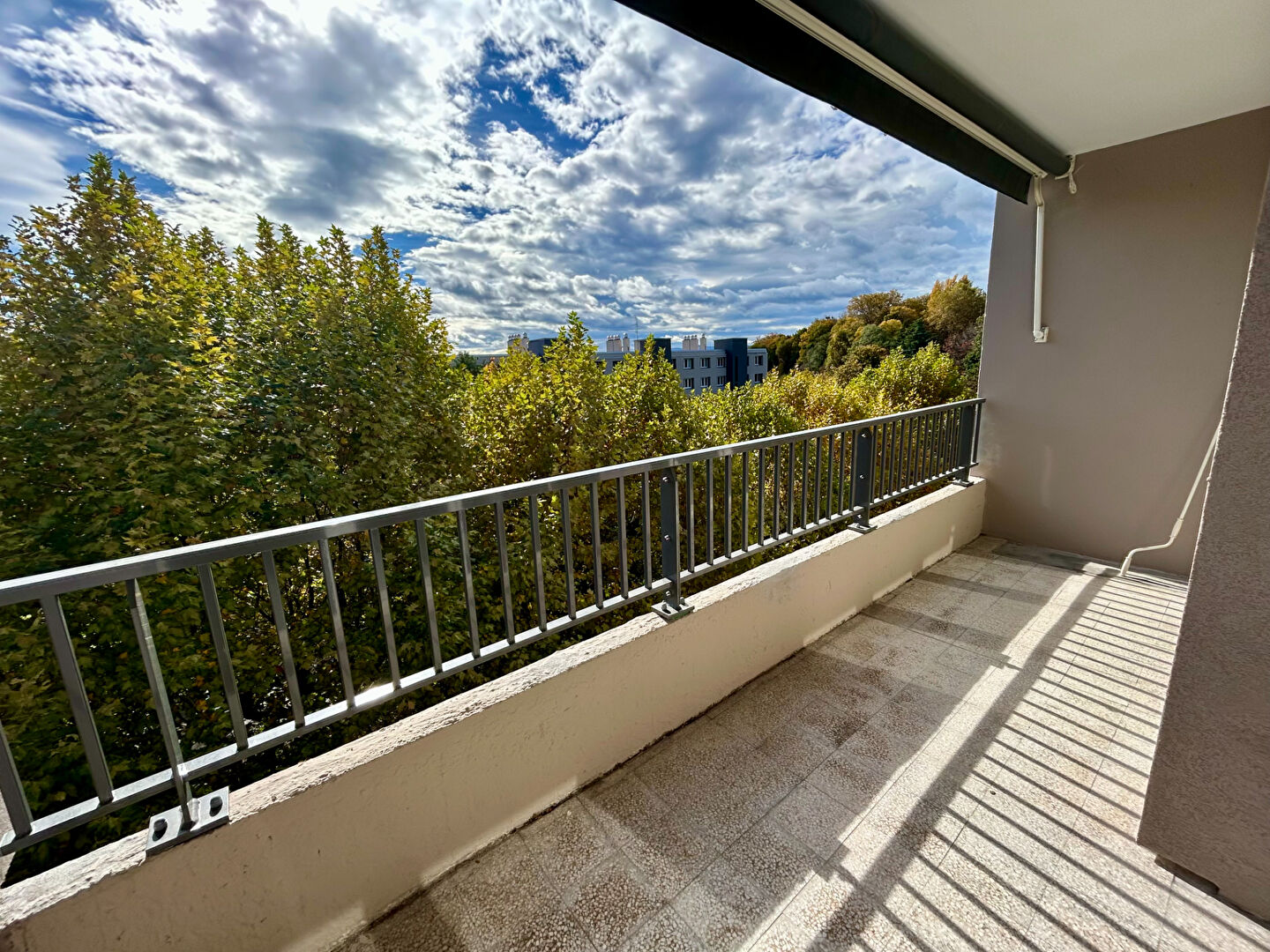 Photo T2 52m2 avec terrasse de 10 m2 - ECULLY image 3/6