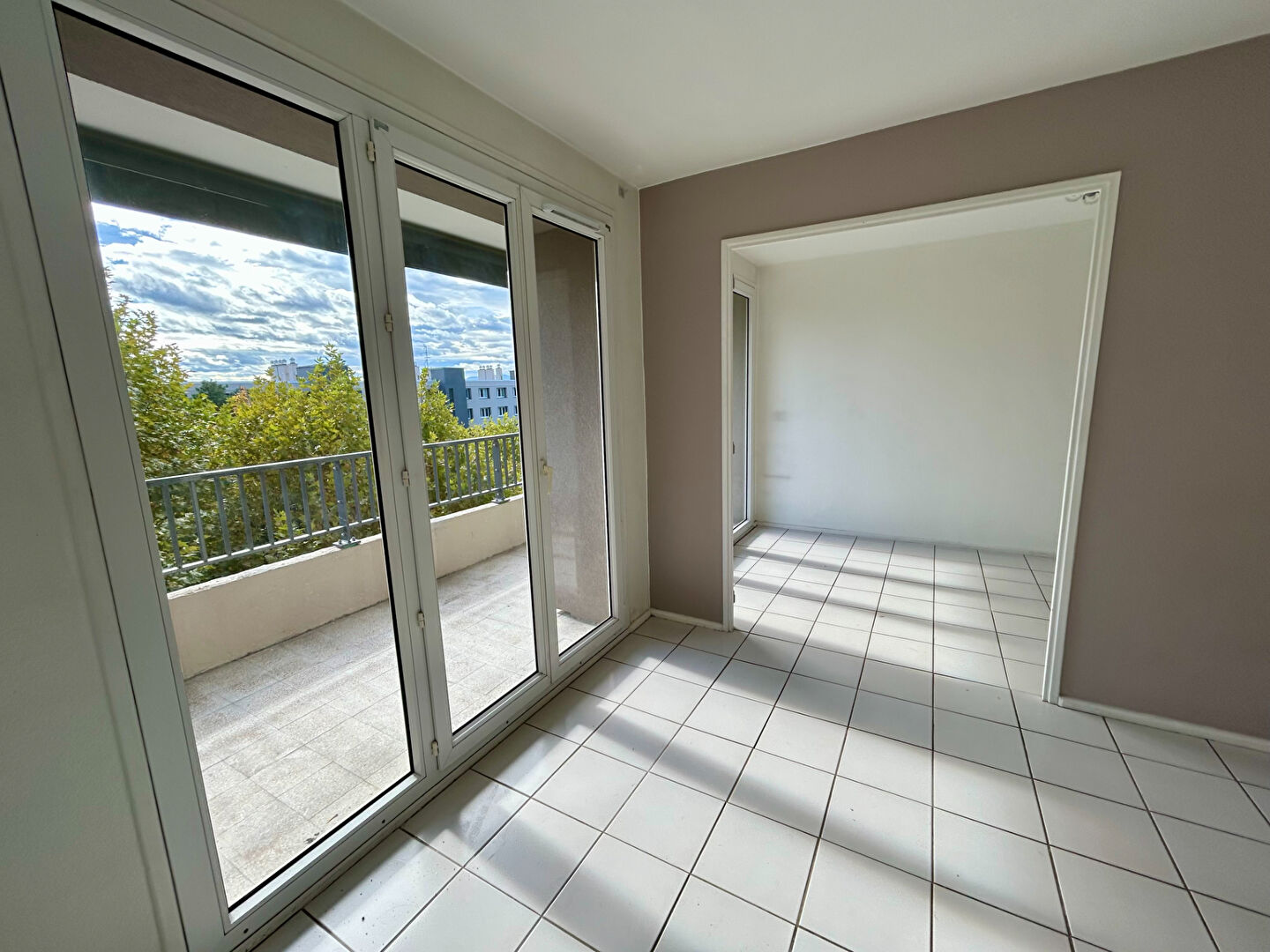 Photo T2 52m2 avec terrasse de 10 m2 - ECULLY image 4/6