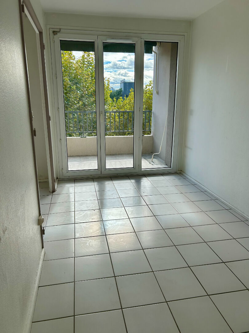 Photo T2 52m2 avec terrasse de 10 m2 - ECULLY image 5/6