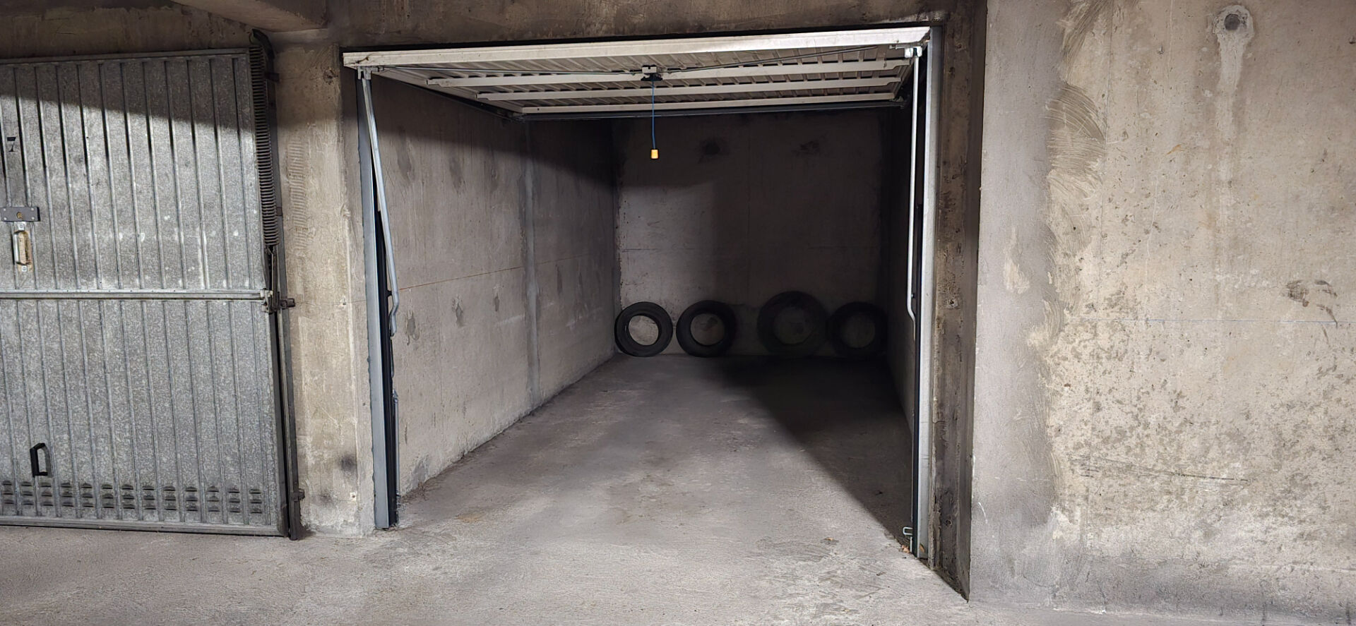 Photo Garage Box Fermé image 2/5