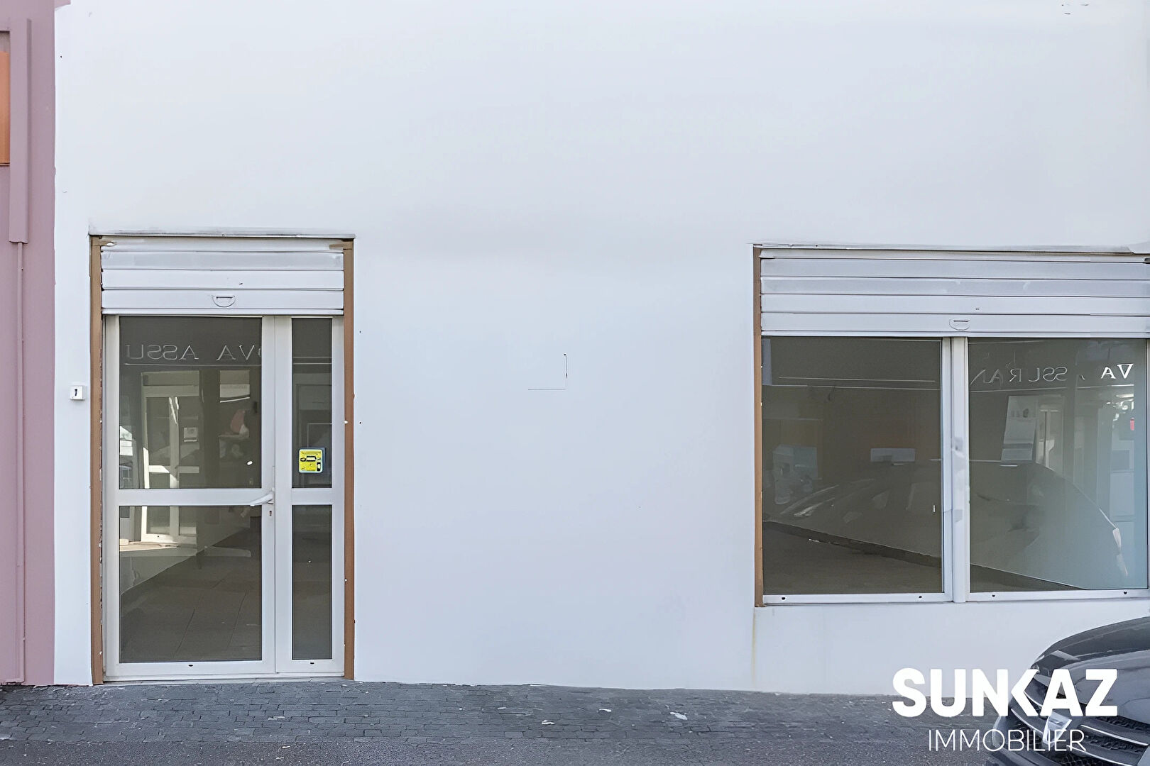 Photo SAINT PIERRE CENTRE - Local commercial  70 m²- LOYER 1 300  HT image 3/3