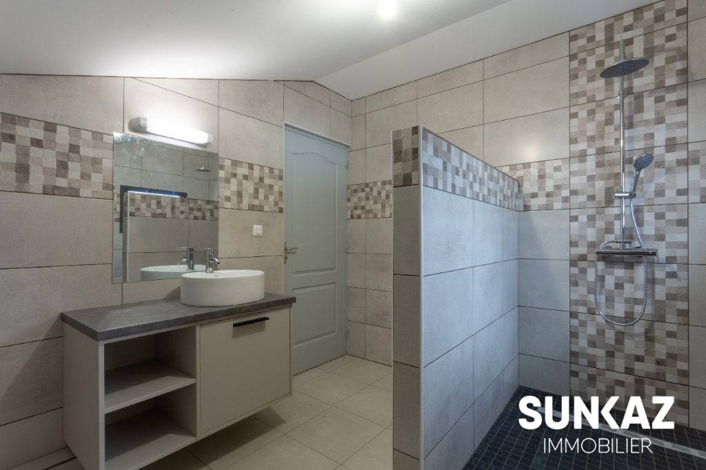 Photo A louer LA POSSESSION  - Appartement F4 en duplex - Loyer 1387 CC - Libre à partir du 1er novembre image 4/6