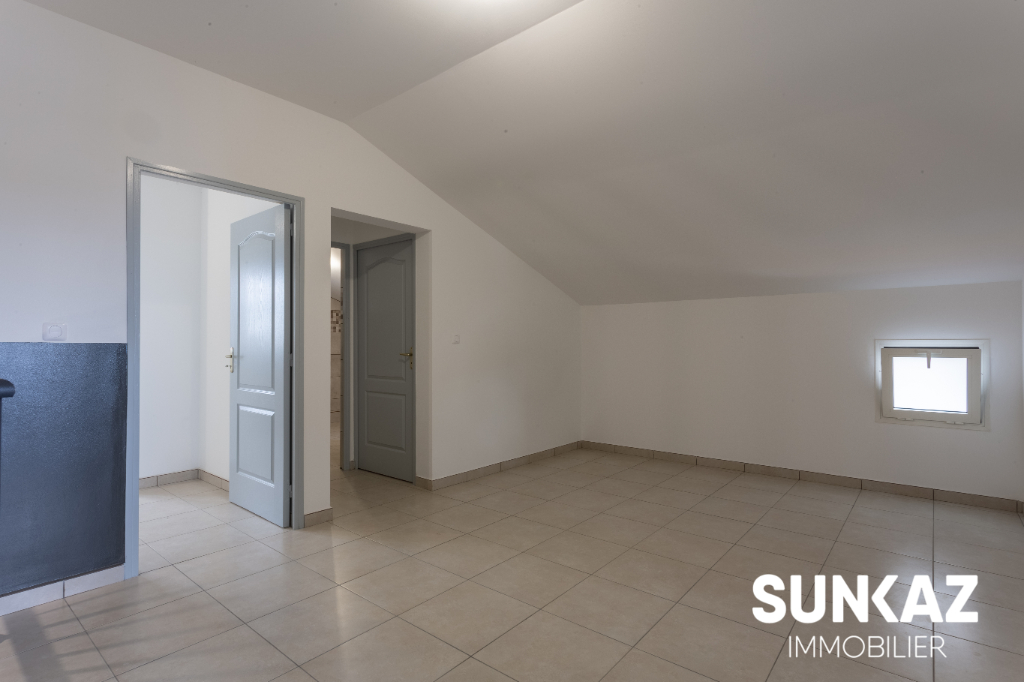 Photo A louer LA POSSESSION  - Appartement F4 en duplex - Loyer 1387 CC - Libre à partir du 1er novembre image 6/6