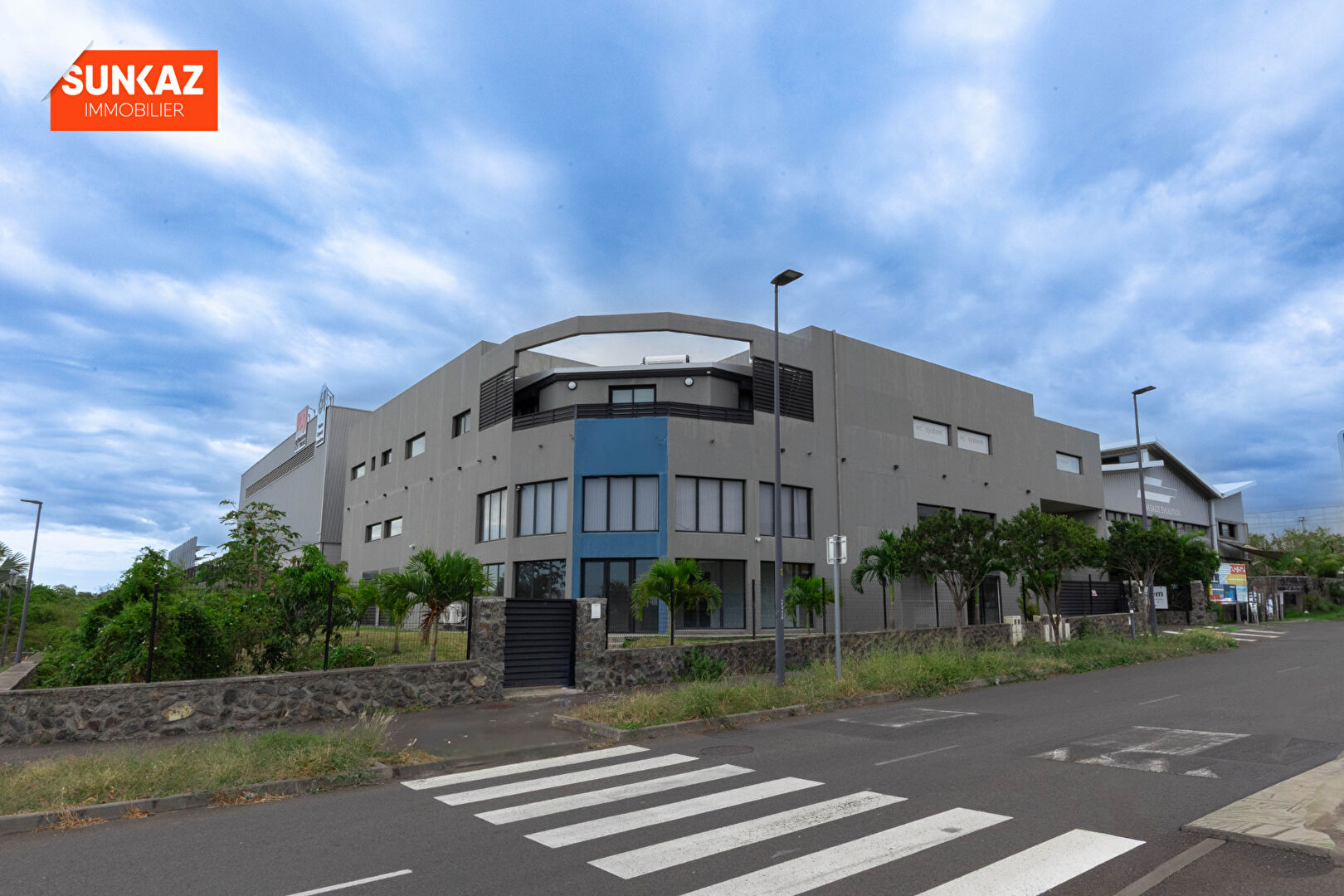 Photo ZI 4 local 85m2   1650e HT image 1/6