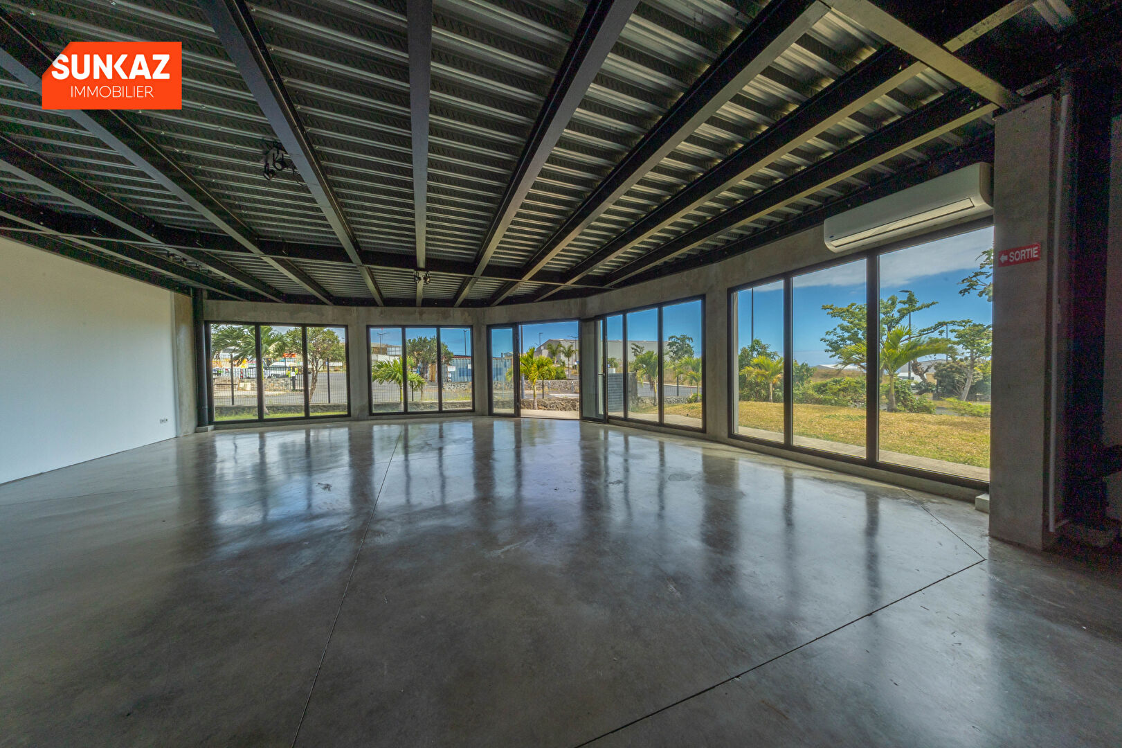 Photo ZI 4 local 85m2   1650e HT image 2/6