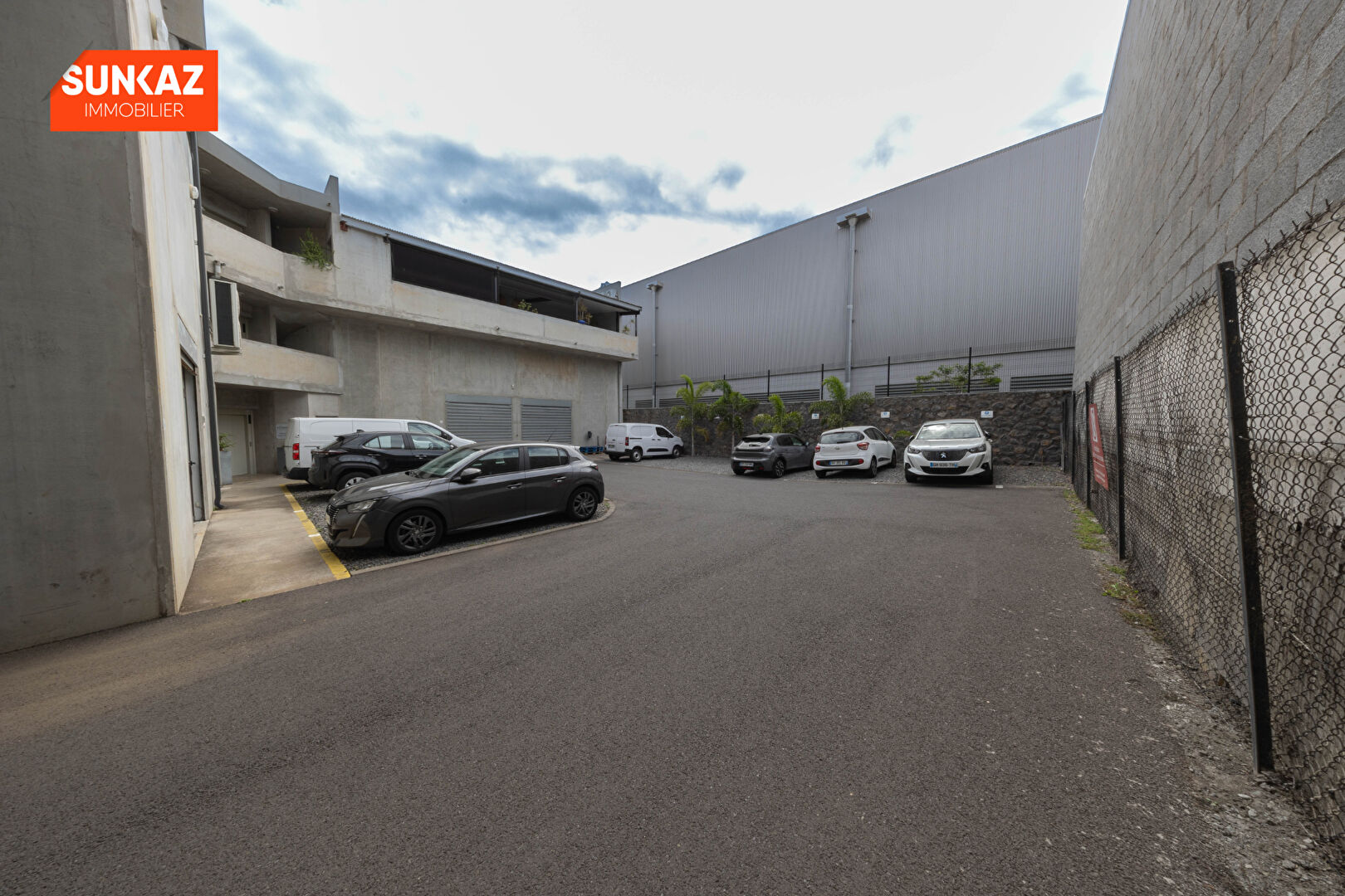 Photo ZI 4 local 85m2   1650e HT image 3/6