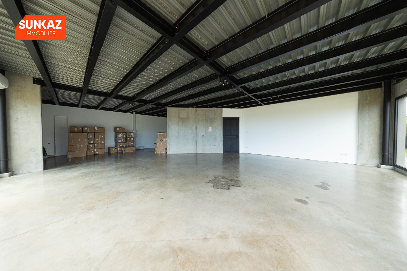 Photo ZI 4 local 85m2   1650e HT image 4/6